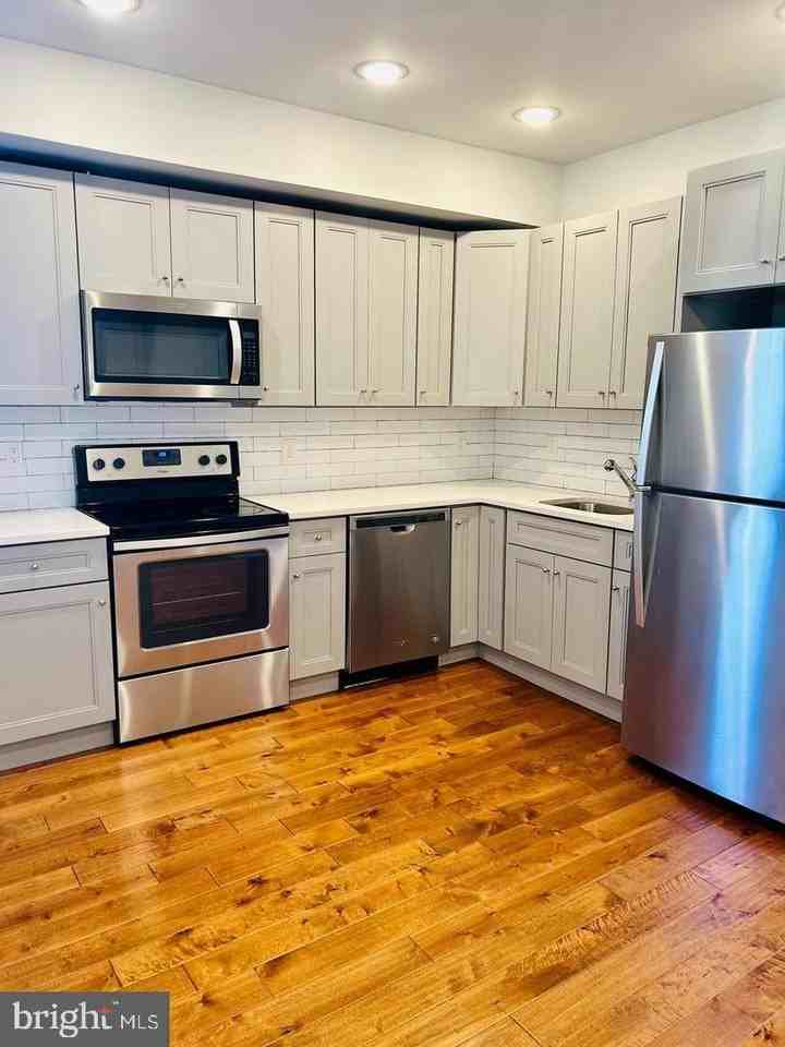 6090 Drexel Rd #8 - Photo 5 of 9