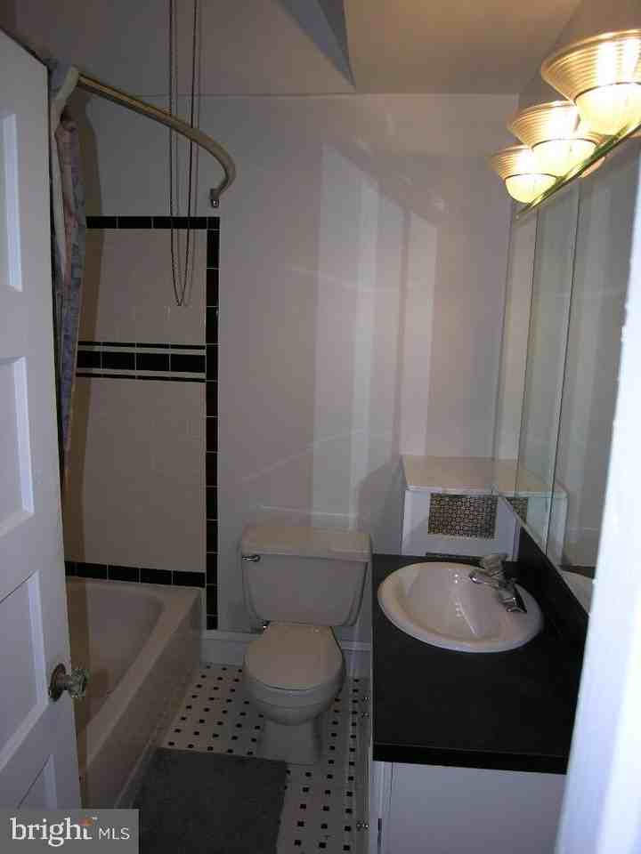 577 Green Ln - Photo 4 of 7
