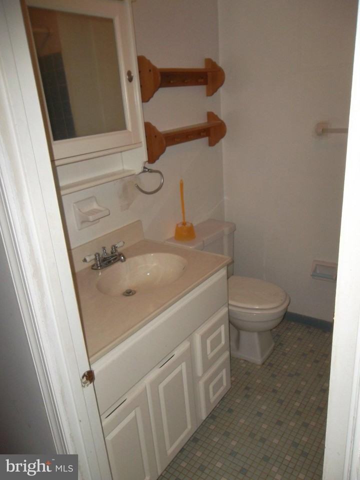 289 Greenough St #1stFLFRONT - Photo 4 of 9