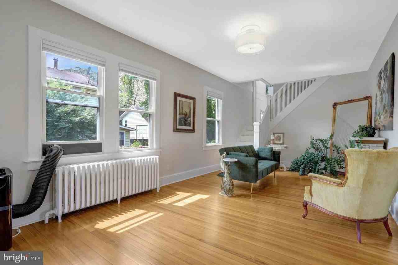 915 20th St S - Photo 4 of 50