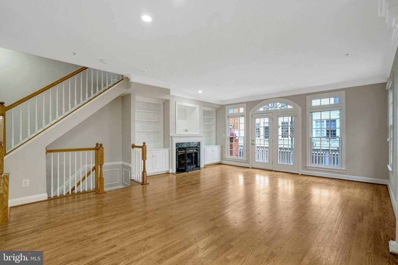 1210 Roundhouse Ln - Photo 2 of 50
