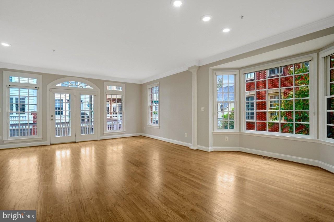 1210 Roundhouse Ln - Photo 4 of 50