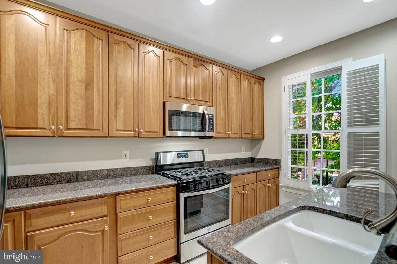 1210 Roundhouse Ln - Photo 5 of 50