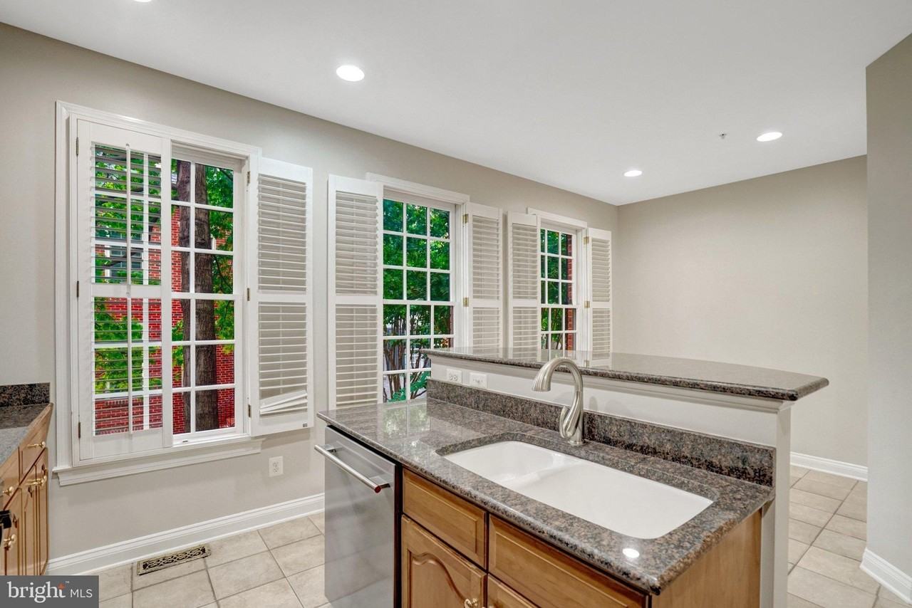 1210 Roundhouse Ln - Photo 6 of 50