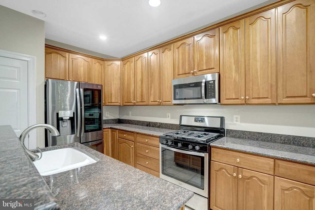 1210 Roundhouse Ln - Photo 7 of 50