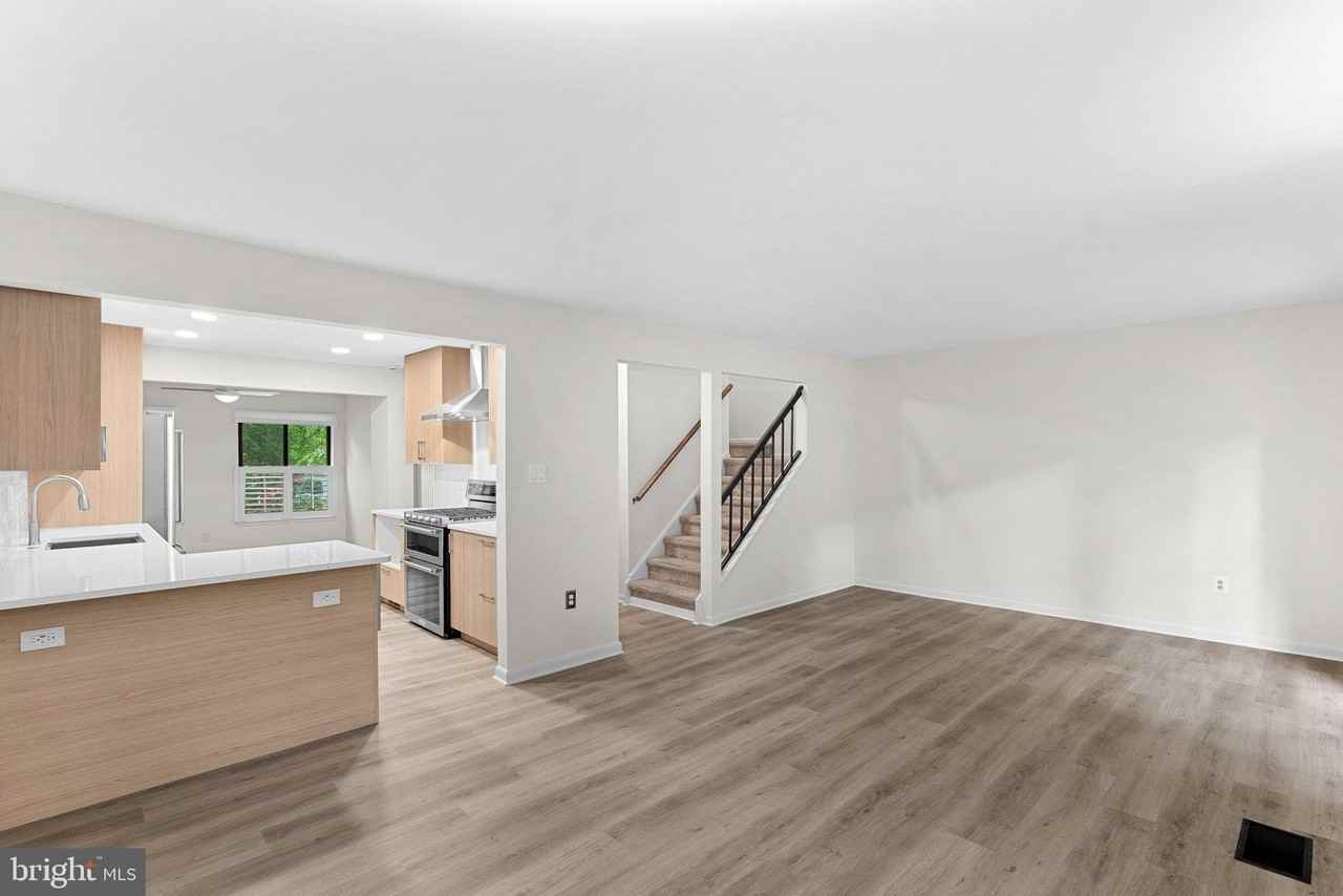 11545 Hearthstone Ct - Photo 5 of 50