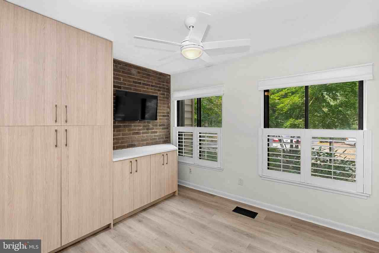 11545 Hearthstone Ct - Photo 7 of 50
