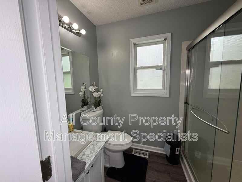 14 Lindsay St - Photo 7 of 10