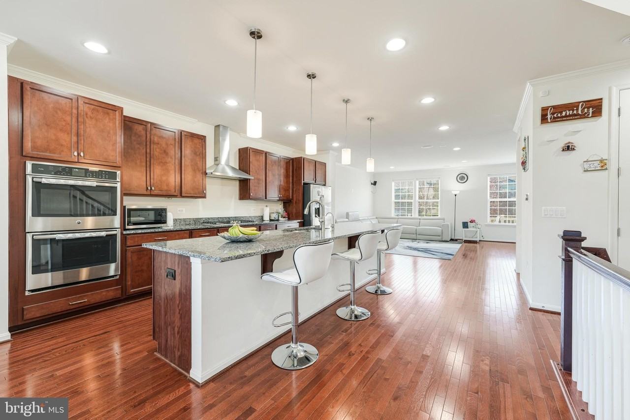 21523 Willow Breeze Sq - Photo 4 of 50