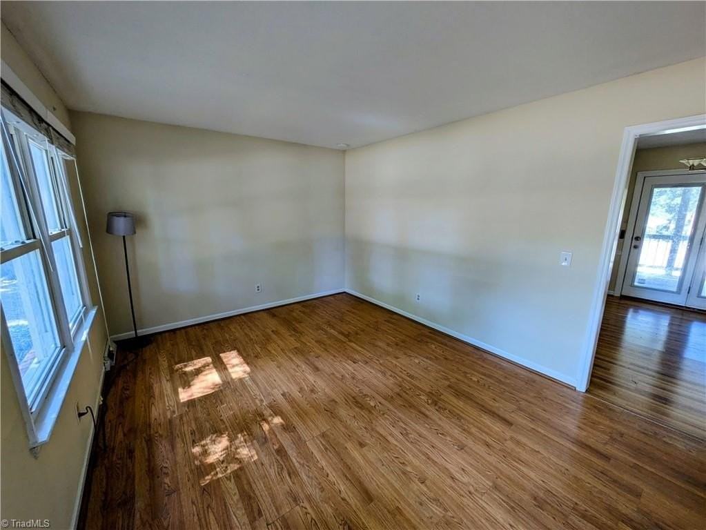 1004 Renee Dr - Photo 3 of 26