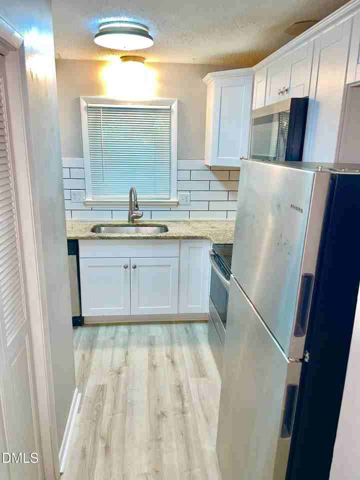 1221 Roundtree Ct - Photo 4 of 11