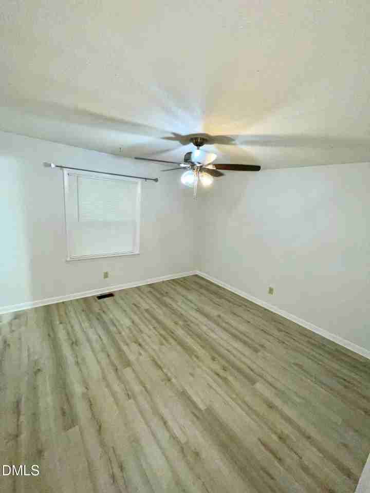 1221 Roundtree Ct - Photo 6 of 11