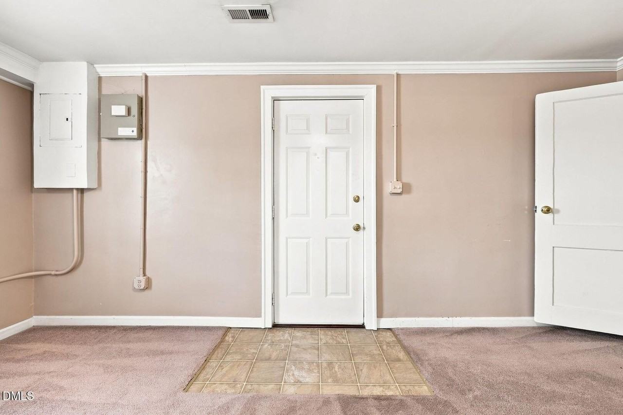 101 E Woodall St #D - Photo 3 of 29