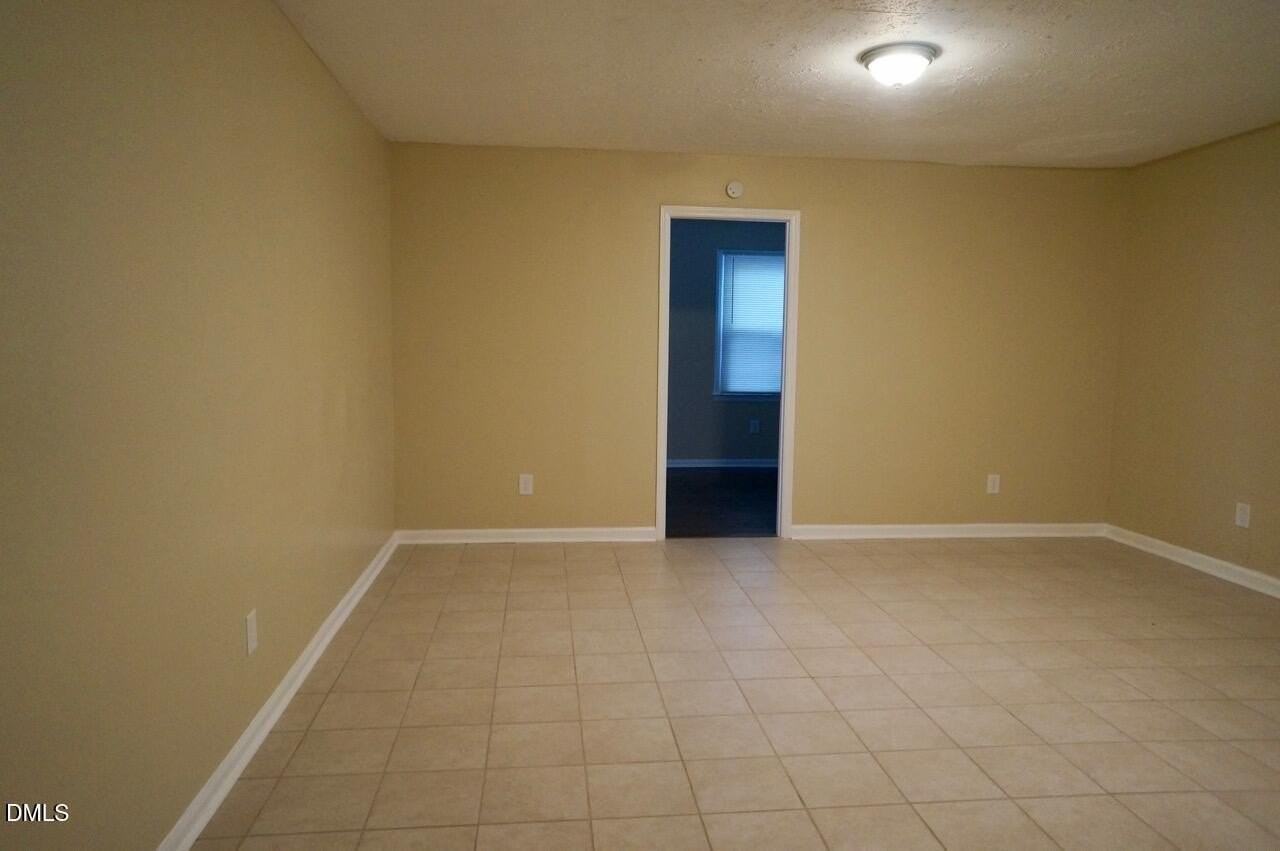 1208 Seabrook Rd - Photo 4 of 15