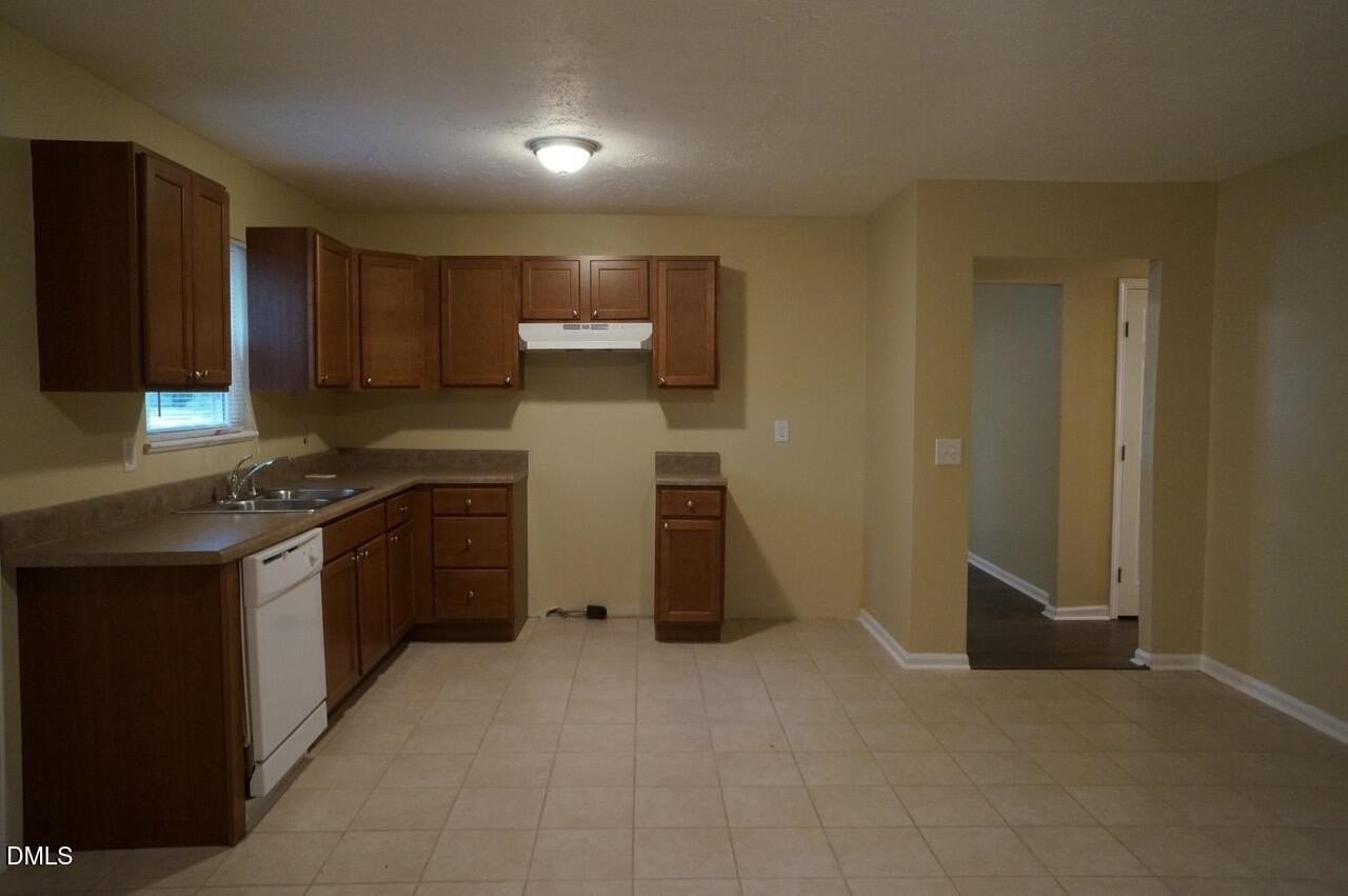 1208 Seabrook Rd - Photo 6 of 15
