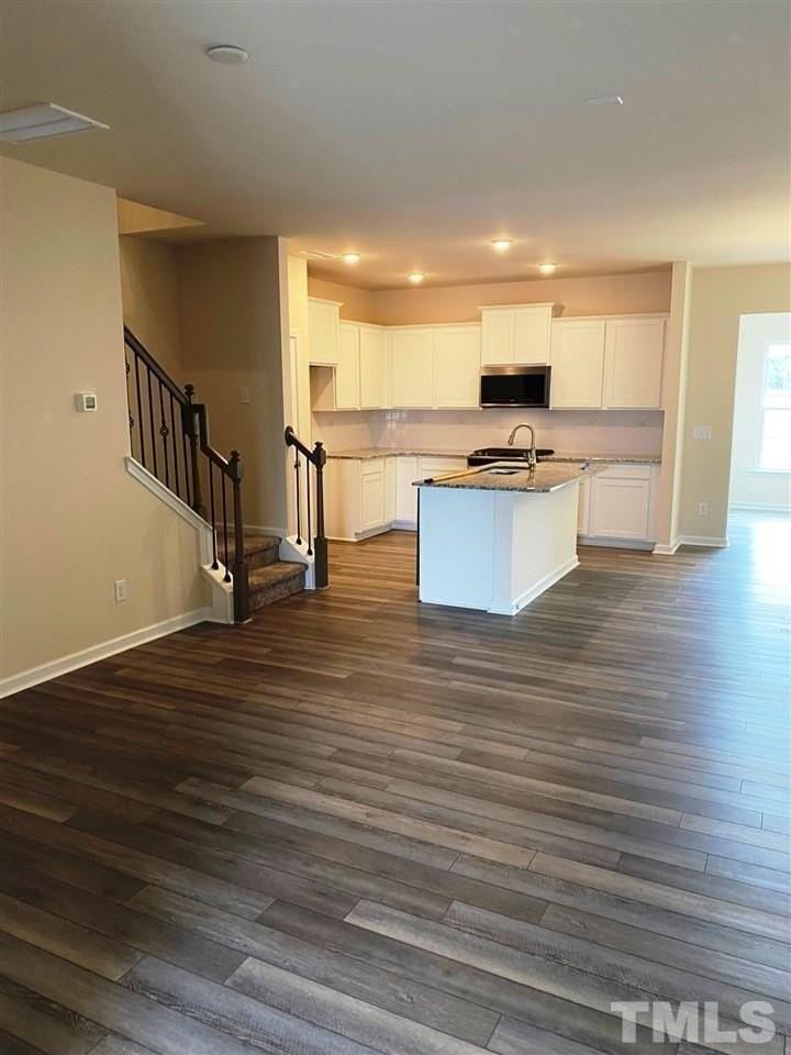 405 Vassar Dr - Photo 4 of 24