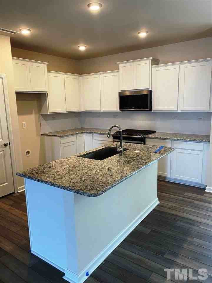 405 Vassar Dr - Photo 6 of 24