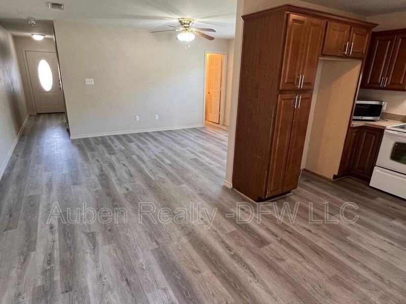 931 Parkplace Rdg - Photo 7 of 27