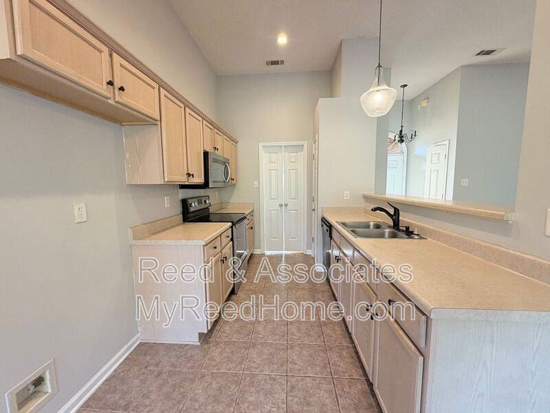 130 Oaks Edge - Photo 4 of 15