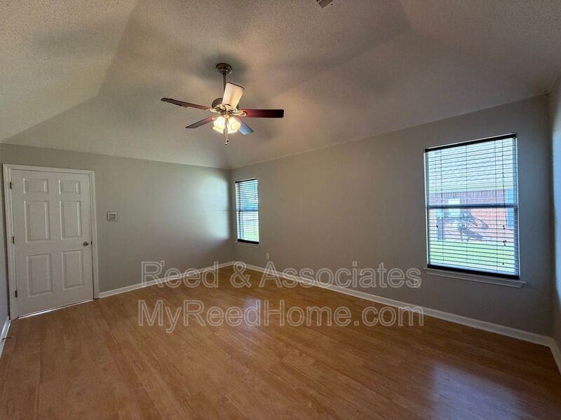 130 Oaks Edge - Photo 7 of 15