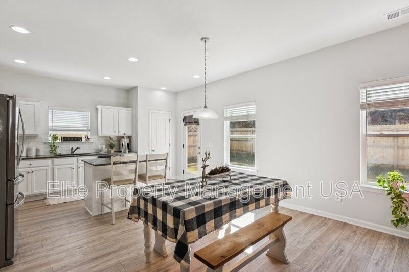 566 Skye Dr - Photo 3 of 20