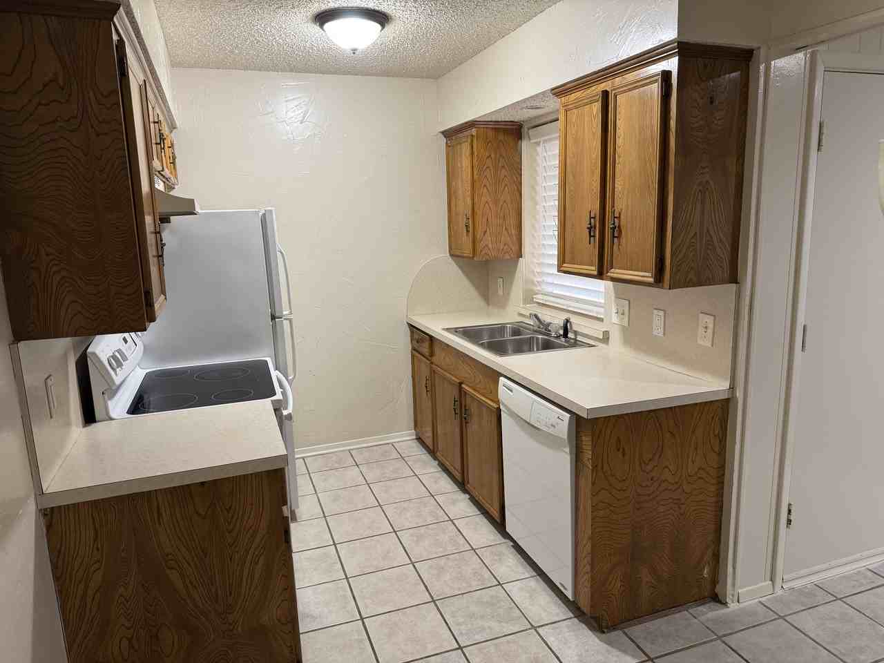 905 Bluebird Dr #905 - Photo 3 of 9