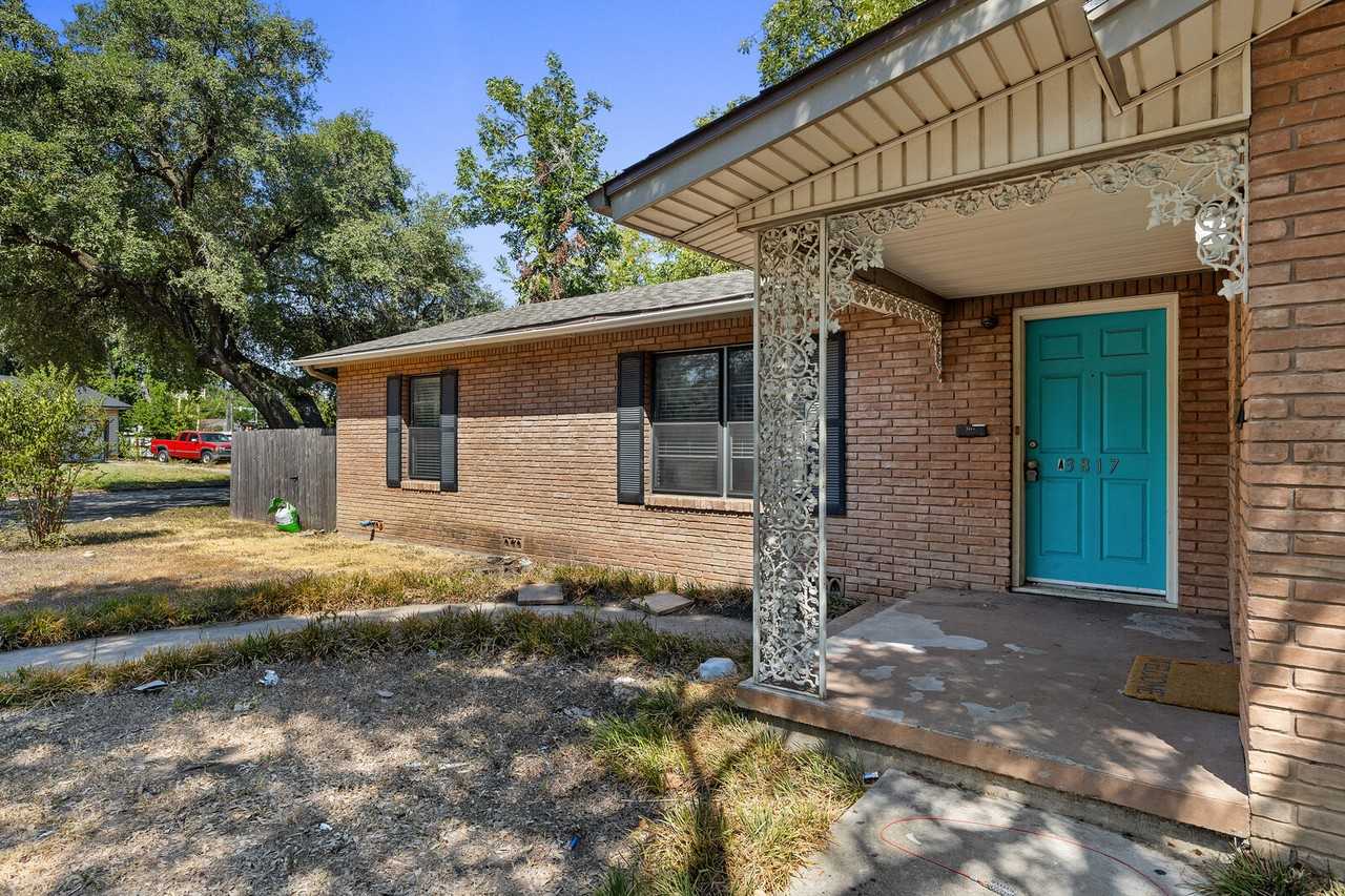 3817 Parkwood St #A - Photo 2 of 9