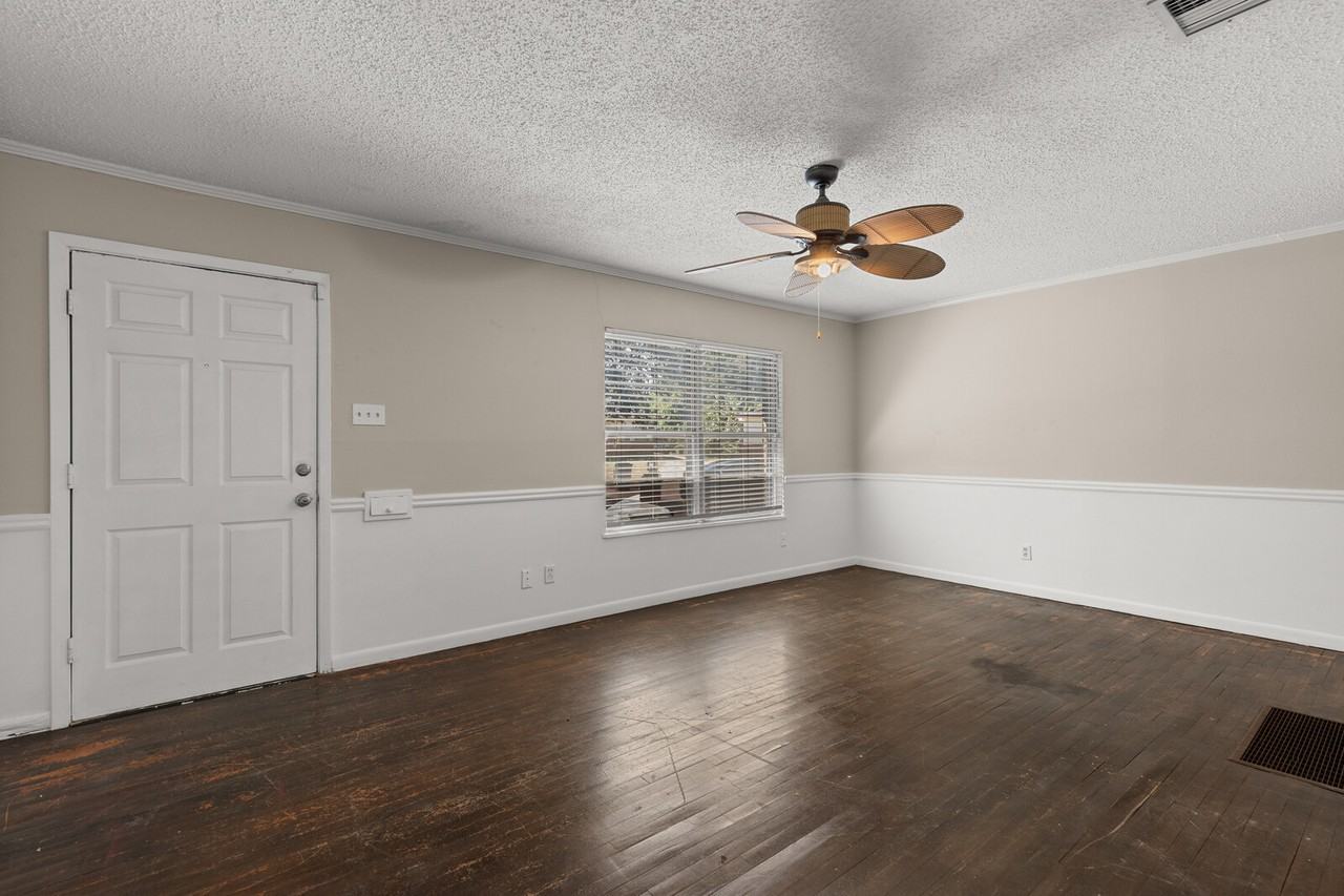 3817 Parkwood St #A - Photo 3 of 9