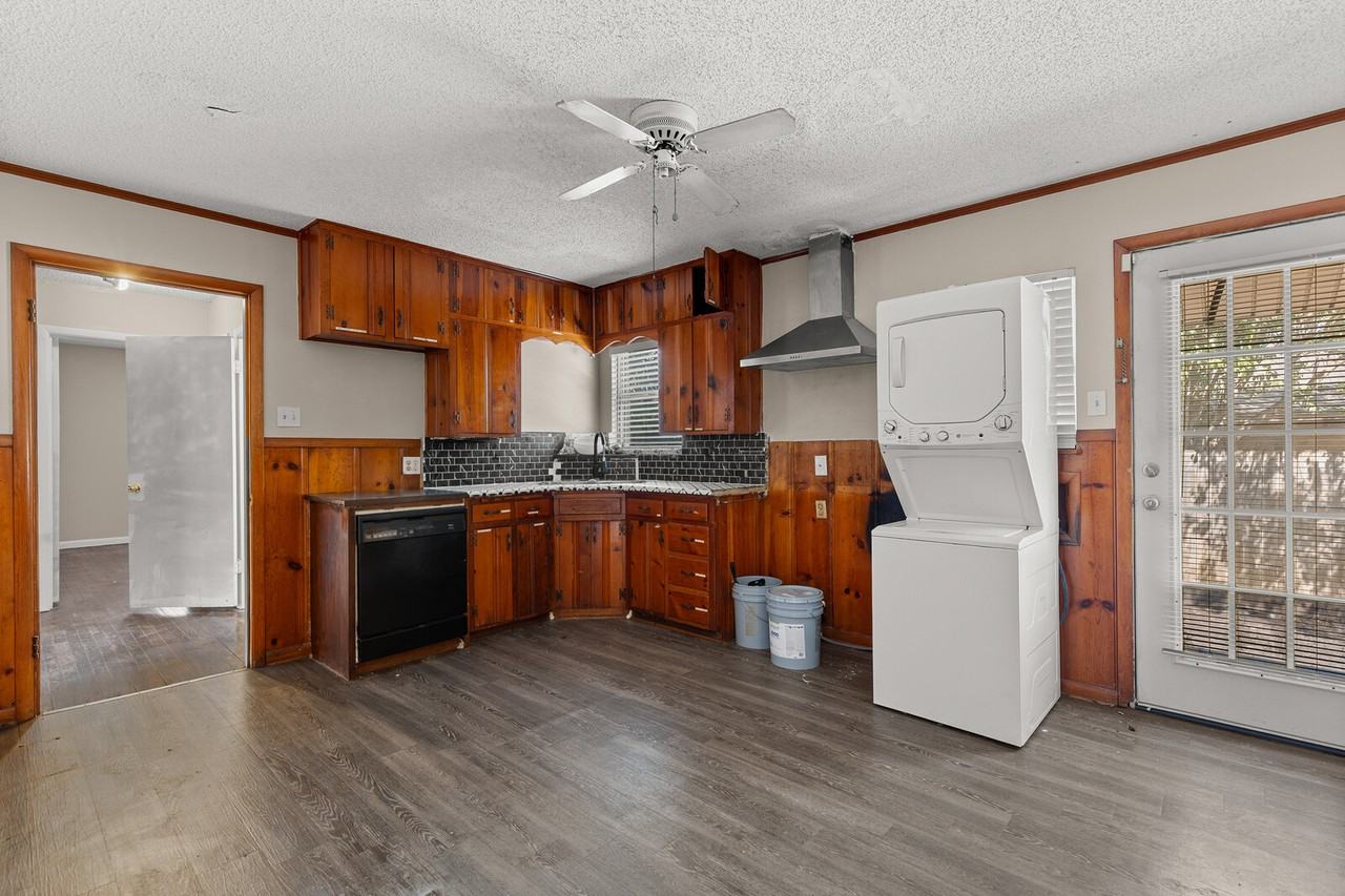 3817 Parkwood St #A - Photo 4 of 9