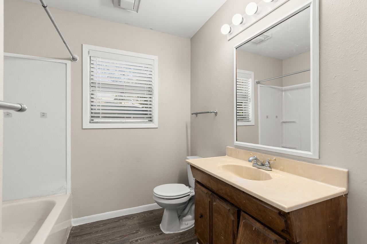 3817 Parkwood St #A - Photo 6 of 9
