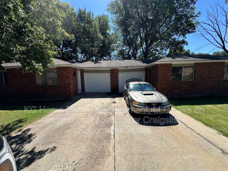 1705 N 76th Ter - Photo 3 of 17