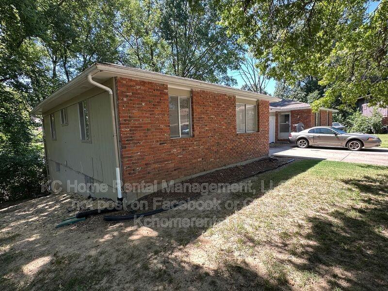 1705 N 76th Ter - Photo 4 of 17