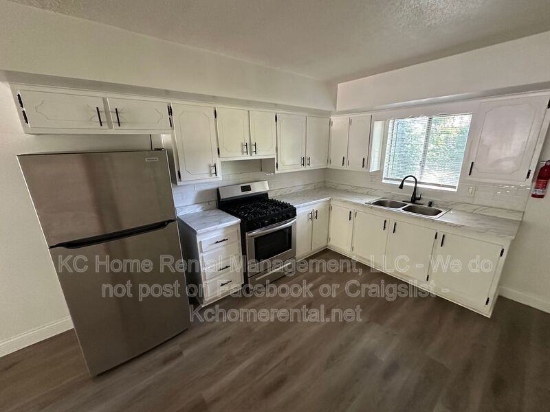 1705 N 76th Ter - Photo 5 of 17
