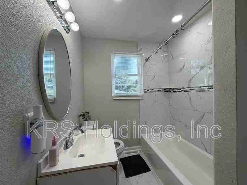 1709 Freeney Ave - Photo 7 of 11