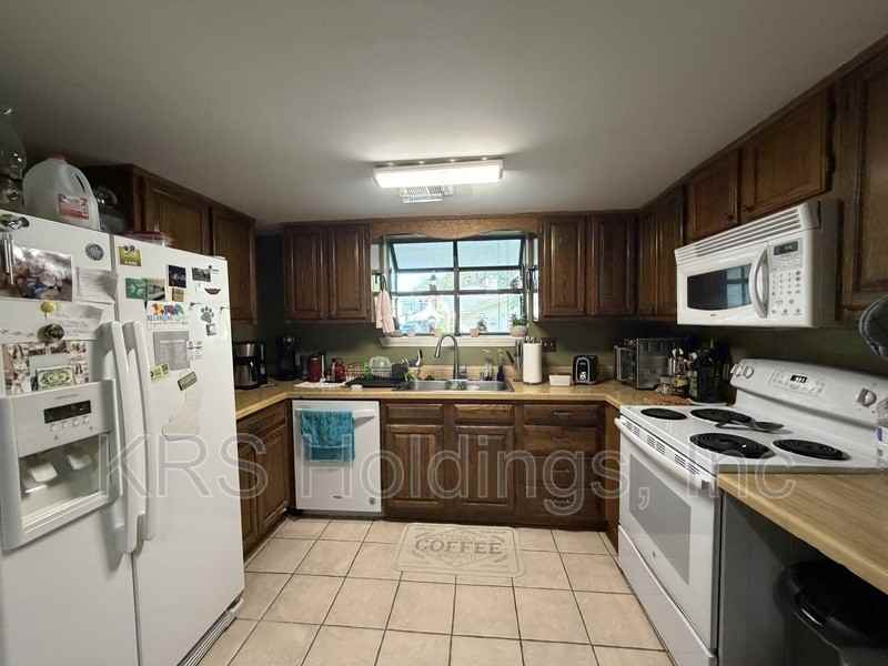 4024 Barkleaf Dr - Photo 2 of 11
