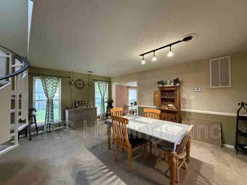 4024 Barkleaf Dr - Photo 3 of 11