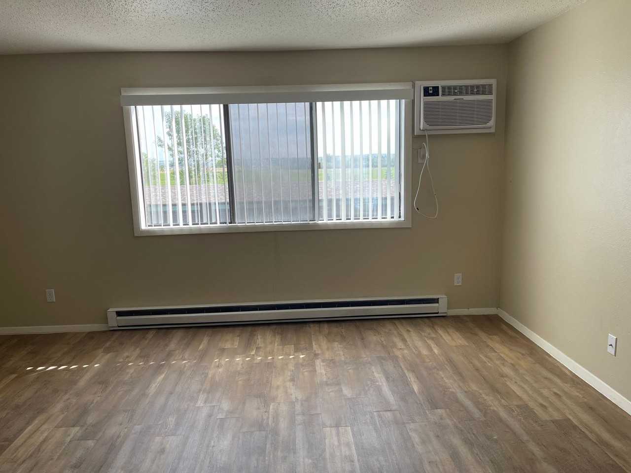 Williston Estates - Photo 2 of 14