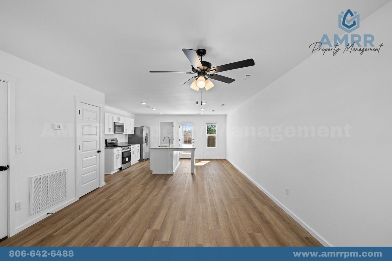 300 Golden Field Rd - Photo 4 of 28