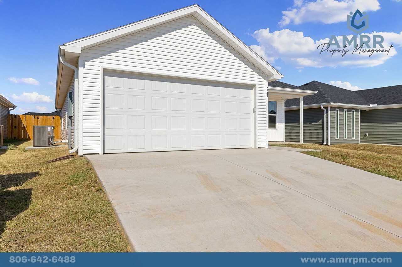 221 Golden Field Rd - Photo 4 of 24