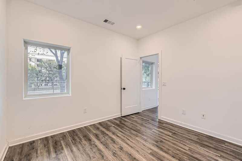5924 S Congress Ave #11 - Photo 6 of 39
