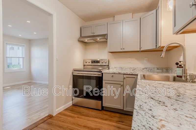 6 Foster Ct #6 - Photo 4 of 14