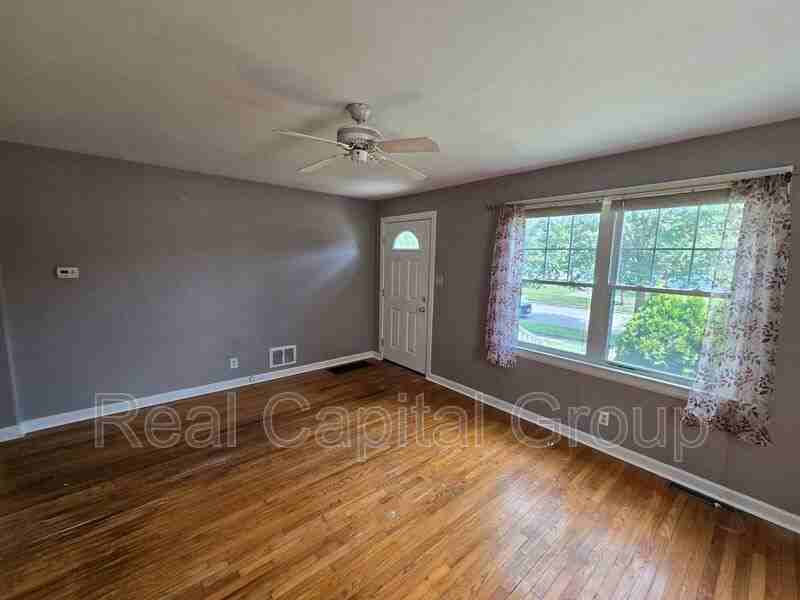 310 Claremont Ave - Photo 3 of 22