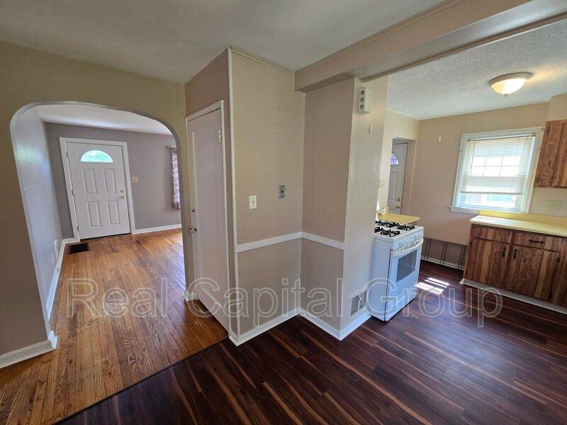 310 Claremont Ave - Photo 4 of 22