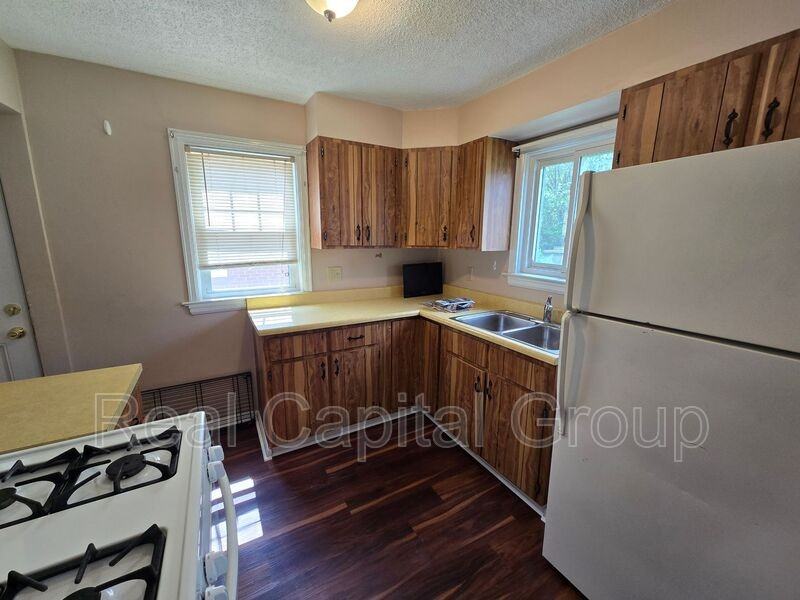 310 Claremont Ave - Photo 5 of 22