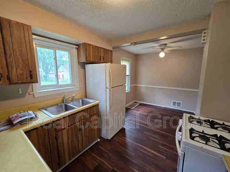 310 Claremont Ave - Photo 6 of 22