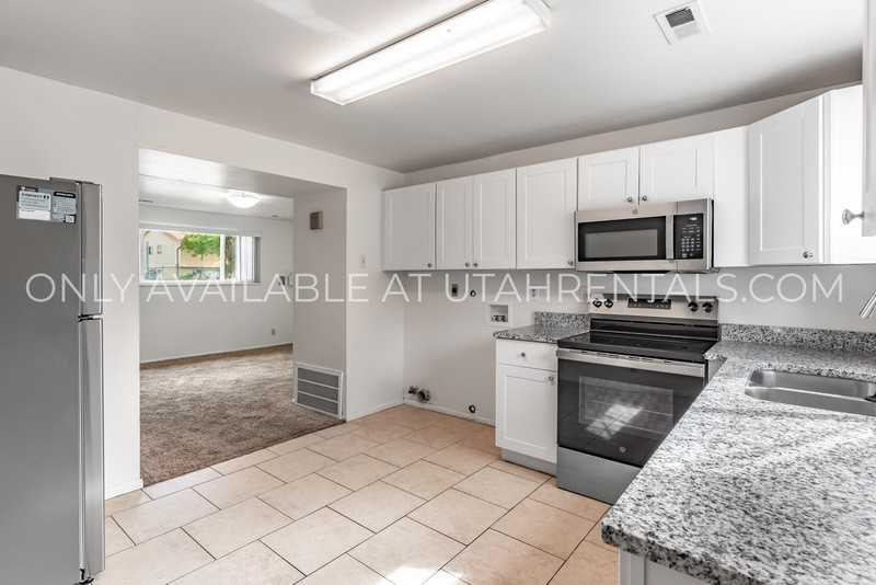 1052 S Virginia Cir - Photo 3 of 19