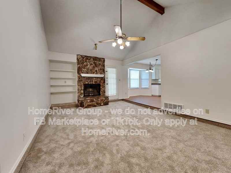 816 Castleview Dr - Photo 2 of 25