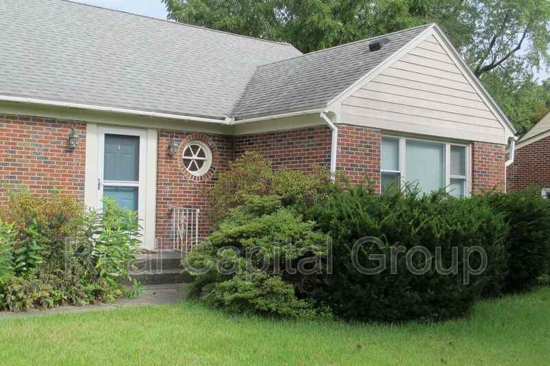 2204 Dean St - Photo 2 of 41