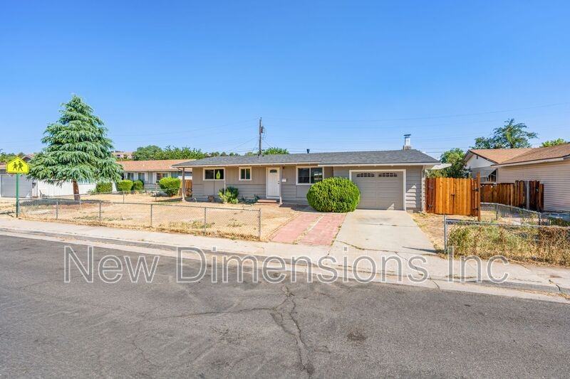2565 Pequop St - Photo 4 of 44