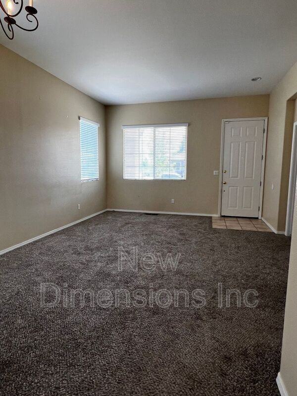 1675 Brentford Way - Photo 3 of 16